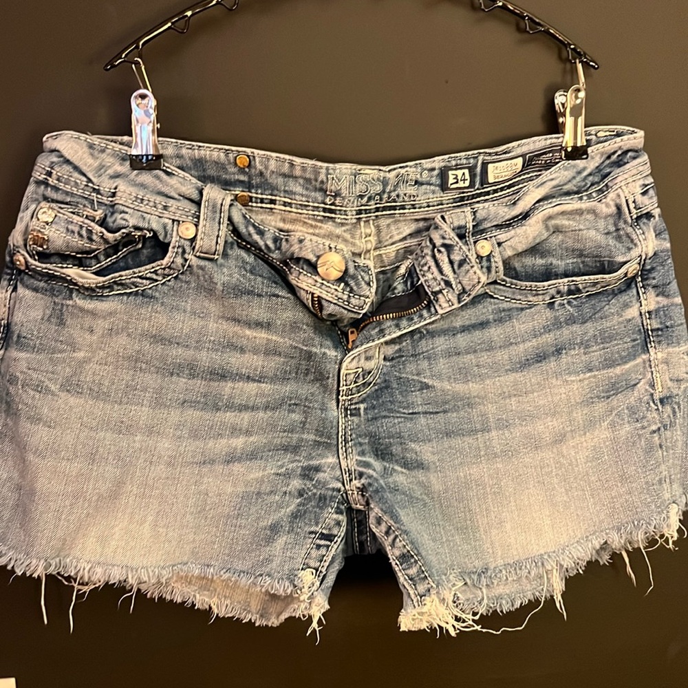 🫧 Miss Me Jean shorts. Size 34 🫧